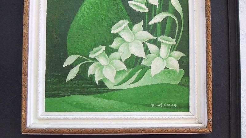 WOW !! AN EYE CATCHING ORIGINAL OIL ON BOARD STILL LIFE PAINTING SIGNED BY THE ARTIST RONEL STALEY