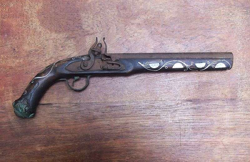 SHIVER ME TIMBERS , WHAT HAVE WE HERE...A STUNNINGLY DETAILED OLD REPLICA OF A PIRATE DUELING PISTOL