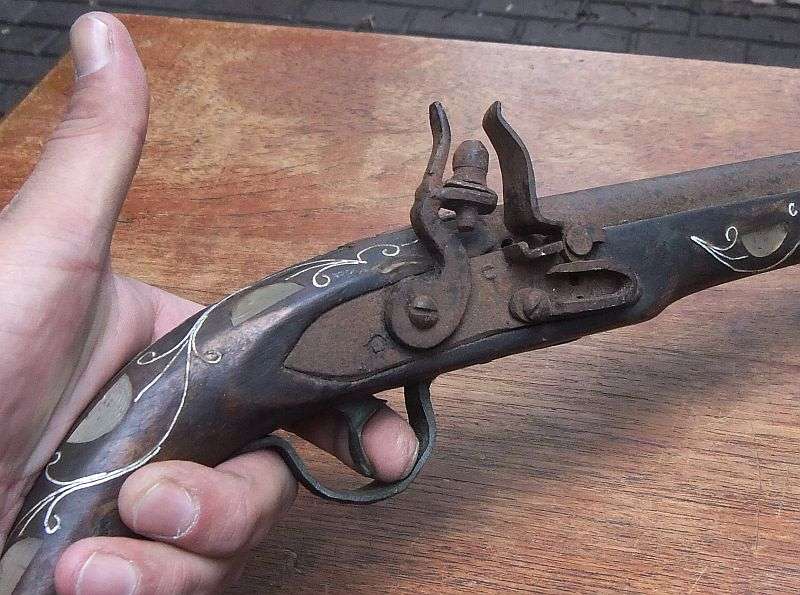 SHIVER ME TIMBERS , WHAT HAVE WE HERE...A STUNNINGLY DETAILED OLD REPLICA OF A PIRATE DUELING PISTOL