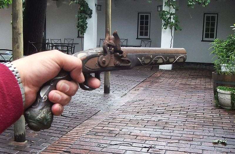 SHIVER ME TIMBERS , WHAT HAVE WE HERE...A STUNNINGLY DETAILED OLD REPLICA OF A PIRATE DUELING PISTOL