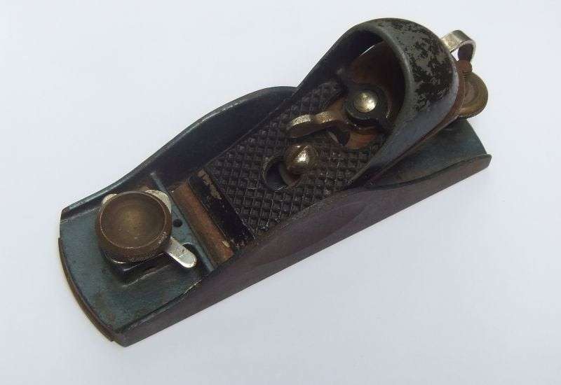 TOO CUTE !! A REALLY TINY VINTAGE WOODWORK PLANE ... GOOD QUALITY !! HAND SIZE !! NEVER SEEN BEFORE