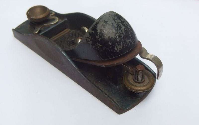 TOO CUTE !! A REALLY TINY VINTAGE WOODWORK PLANE ... GOOD QUALITY !! HAND SIZE !! NEVER SEEN BEFORE