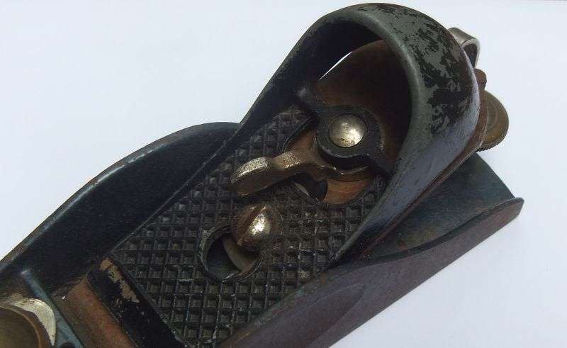 TOO CUTE !! A REALLY TINY VINTAGE WOODWORK PLANE ... GOOD QUALITY !! HAND SIZE !! NEVER SEEN BEFORE