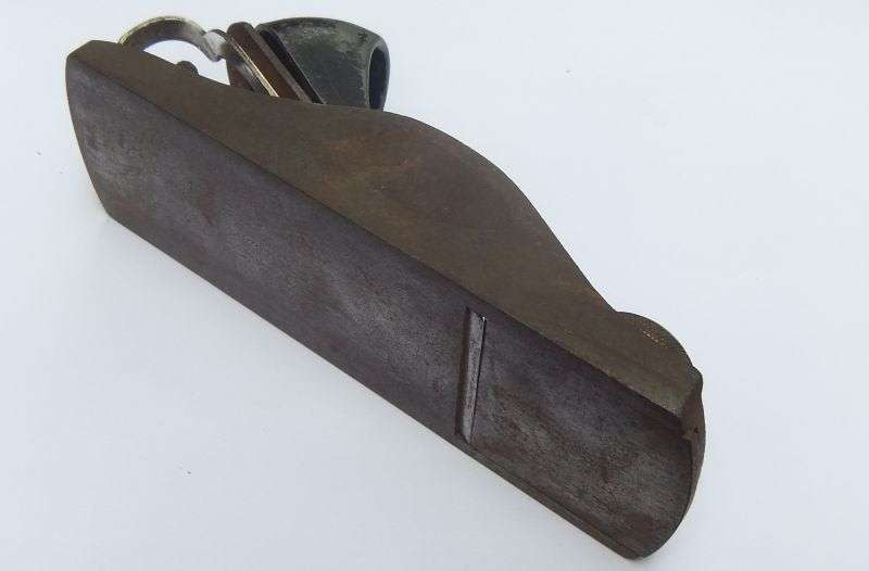 TOO CUTE !! A REALLY TINY VINTAGE WOODWORK PLANE ... GOOD QUALITY !! HAND SIZE !! NEVER SEEN BEFORE