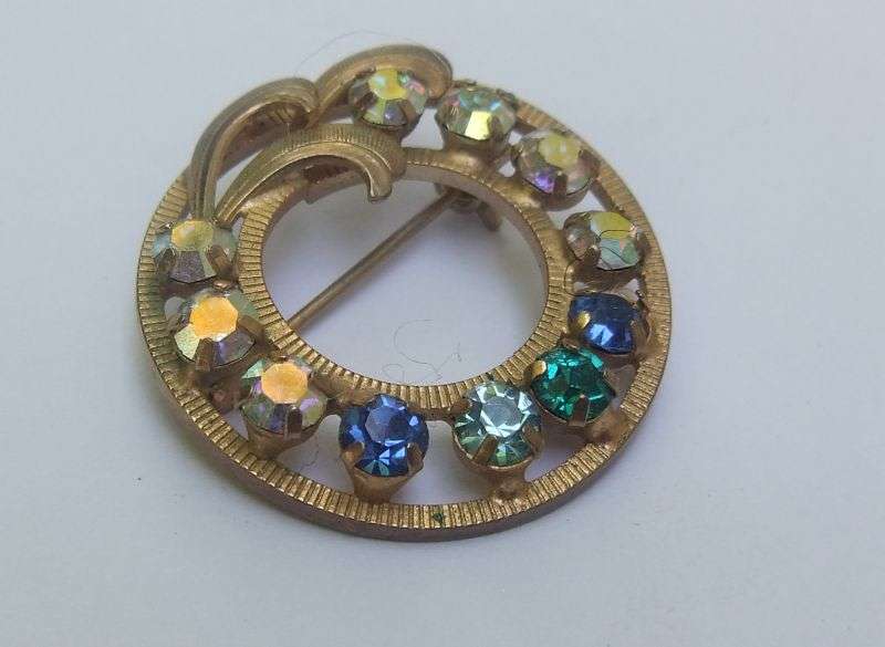 FREE COMBINING - VINTAGE BROOCH - GOLD TONE