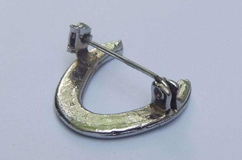 FREE COMBINING - VINTAGE BROOCH - HORSE SHOE