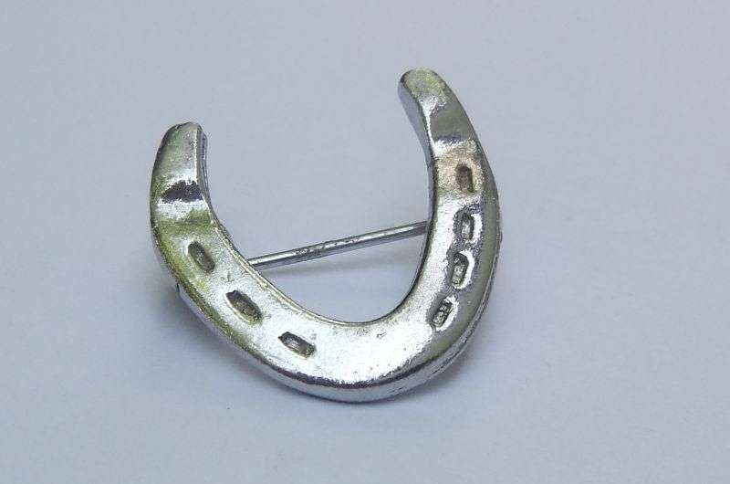 FREE COMBINING - VINTAGE BROOCH - HORSE SHOE