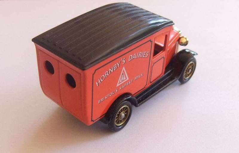 SALE !! LOW LOW R50 START - FREE COMBINING - LLEDO DIE CAST METAL MODEL - HORNBY`S DAIRIES