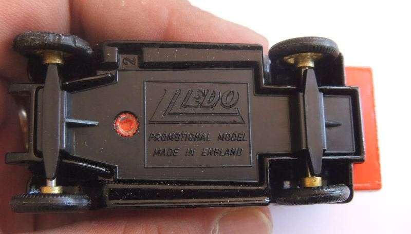 SALE !! LOW LOW R50 START - FREE COMBINING - LLEDO DIE CAST METAL MODEL - HORNBY`S DAIRIES