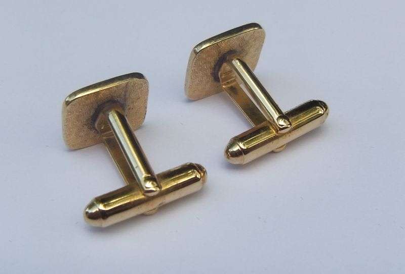 FREE COMBINING - VINTAGE CUFFLINKS - BP OIL