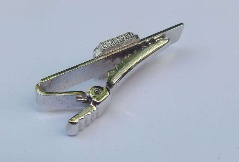 FREE COMBINING - VINTAGE TIE PIN / CLIP - SILVER TONE