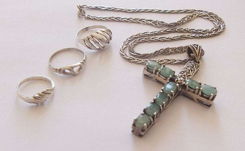 A STYLISH STERLING SILVER NECKLACE WITH A STERLING SILVER CROSS PLUS 3 STERLING SILVER RINGS !! WOW