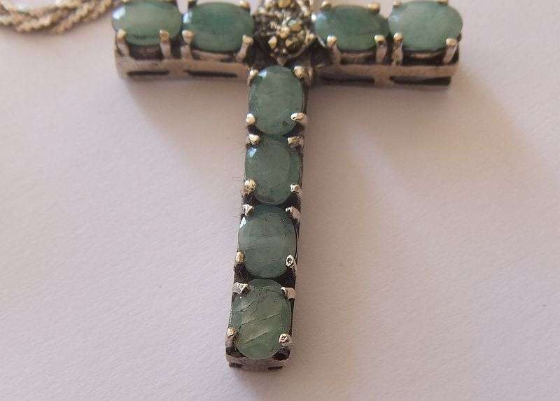 A STYLISH STERLING SILVER NECKLACE WITH A STERLING SILVER CROSS PLUS 3 STERLING SILVER RINGS !! WOW