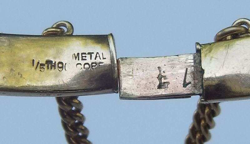 A FABULOUS QUALITY VINTAGE 1/5TH 9CT GOLD AND METAL CORE HINGE BANGLE WITH SAFETY CHAIN !! SWEET !!