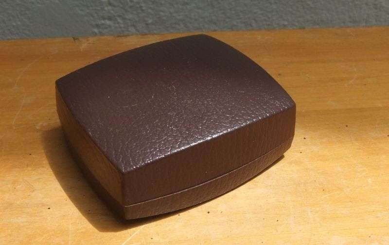 A HIGH CLASS VINTAGE GOLD PLATED PAIR OF SOLID SILVER DESIGNER CUFFLINKS IN BOX !! WOW !!