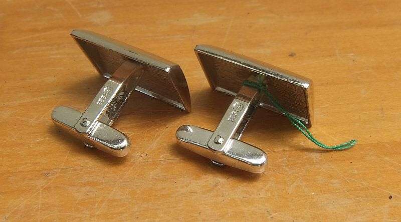 A HIGH CLASS VINTAGE GOLD PLATED PAIR OF SOLID SILVER DESIGNER CUFFLINKS IN BOX !! WOW !!