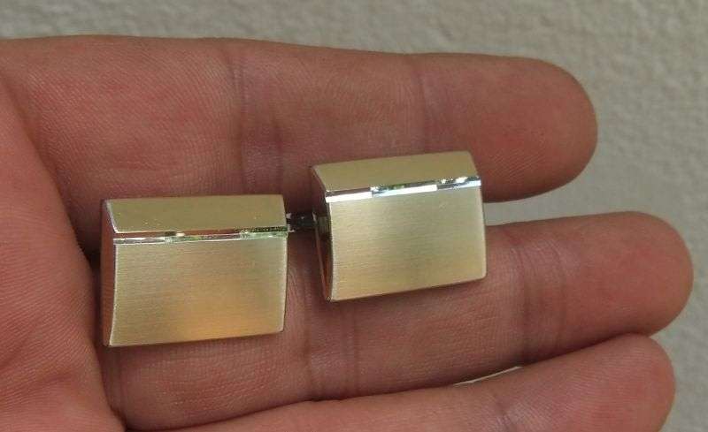 A HIGH CLASS VINTAGE GOLD PLATED PAIR OF SOLID SILVER DESIGNER CUFFLINKS IN BOX !! WOW !!