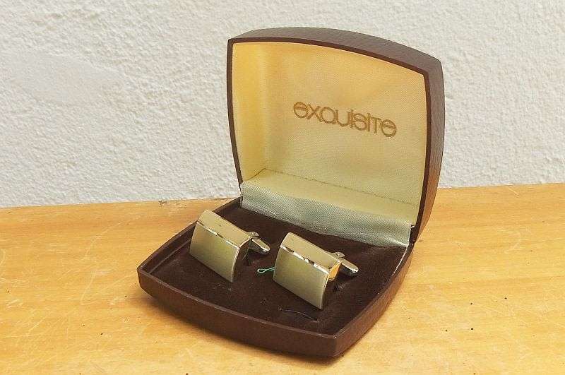 A HIGH CLASS VINTAGE GOLD PLATED PAIR OF SOLID SILVER DESIGNER CUFFLINKS IN BOX !! WOW !!