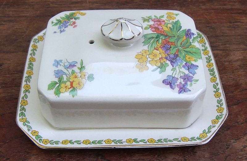 A VERY CHARMING ART DECO PERIOD BUTTER / CHEESE DISH BY JOHN MADDOCK & SONS OF ENGLAND ...GREAT !!