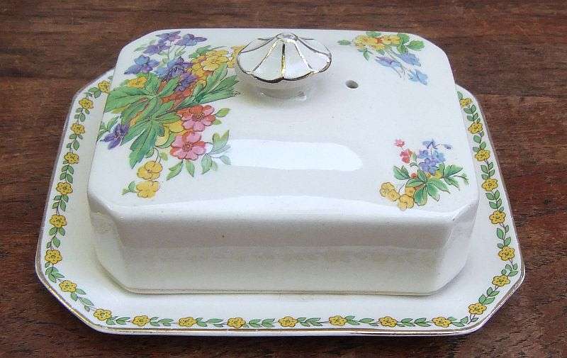 A VERY CHARMING ART DECO PERIOD BUTTER / CHEESE DISH BY JOHN MADDOCK & SONS OF ENGLAND ...GREAT !!