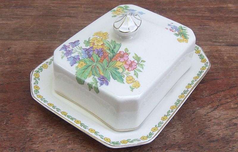 A VERY CHARMING ART DECO PERIOD BUTTER / CHEESE DISH BY JOHN MADDOCK & SONS OF ENGLAND ...GREAT !!