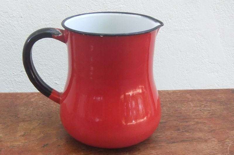 AN EYE CATCHING RARE VINTAGE RED ENAMEL WATER JUG