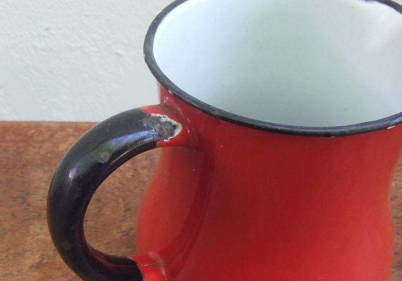 AN EYE CATCHING RARE VINTAGE RED ENAMEL WATER JUG