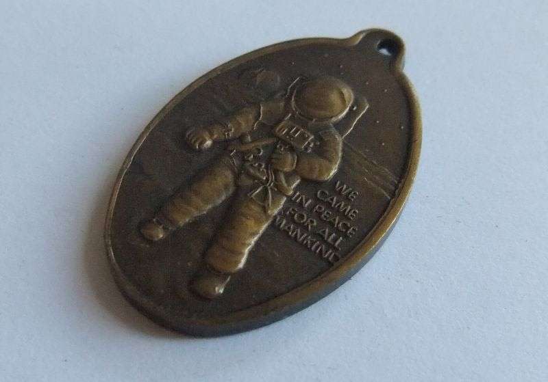 A VINTAGE SPACE EXPLORATION KEY RING DANGLE - FROM USA - RARE IN SA