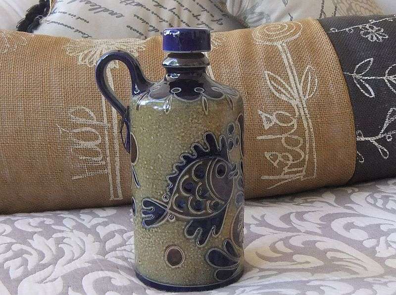 A BEAUTIFULLY DECORATED HAND MADE VINTAGE POTTERY DECANTER SIGNED BY THE MAKER ...IMPRESSIVE !!