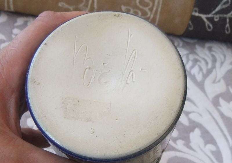 A BEAUTIFULLY DECORATED HAND MADE VINTAGE POTTERY DECANTER SIGNED BY THE MAKER ...IMPRESSIVE !!