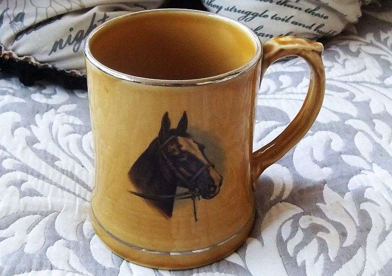 A FABULOUS VINTAGE HORSE THEME PUB JUG BY WADE OF ENGLAND ...MUST SEE DETAIL !!
