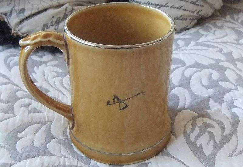 A FABULOUS VINTAGE HORSE THEME PUB JUG BY WADE OF ENGLAND ...MUST SEE DETAIL !!