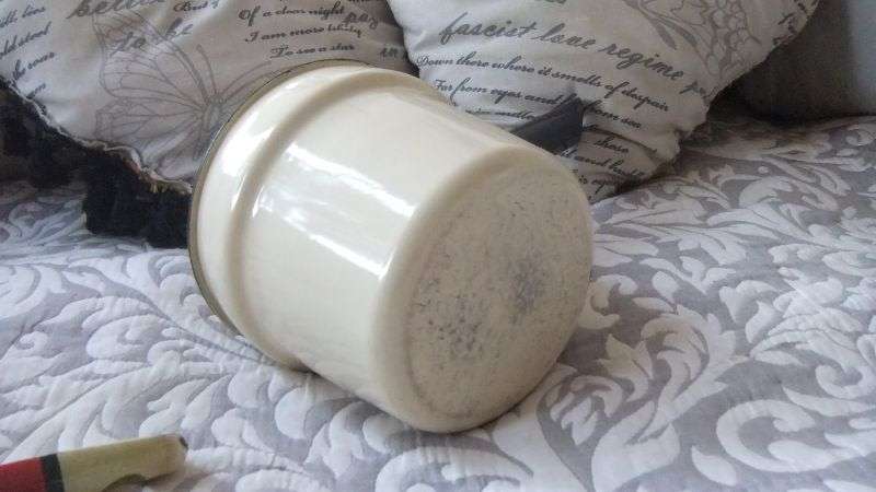 GREAT DEAL !! A VINTAGE ENAMEL POT PLUS VINTAGE UTENSILS - YOU ARE BIDDING FOR THE LOT !!