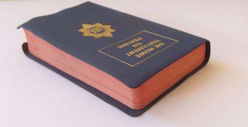 A VINTAGE " NEW TESTAMENT AND PSALMS " AS ISSUED TO POLICE OFFICERS UPON MEMBERSHIP - AFRIKAANS !!