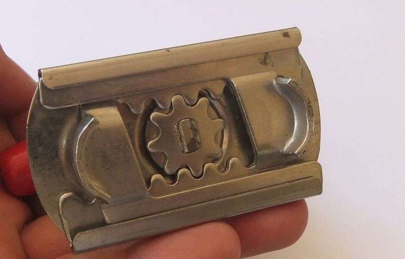 A VINTAGE SCREW CAP REMOVER BY SKYLINE ENGLAND