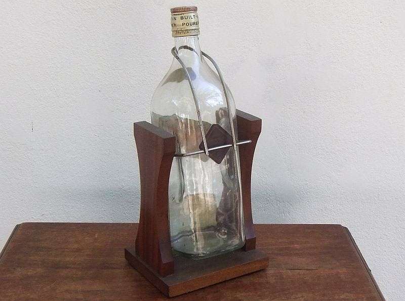 COLLECT OR DROP OFF ONLY !! A VINTAGE LARGE JOHNNIE WALKER SWIVEL BOTTLE