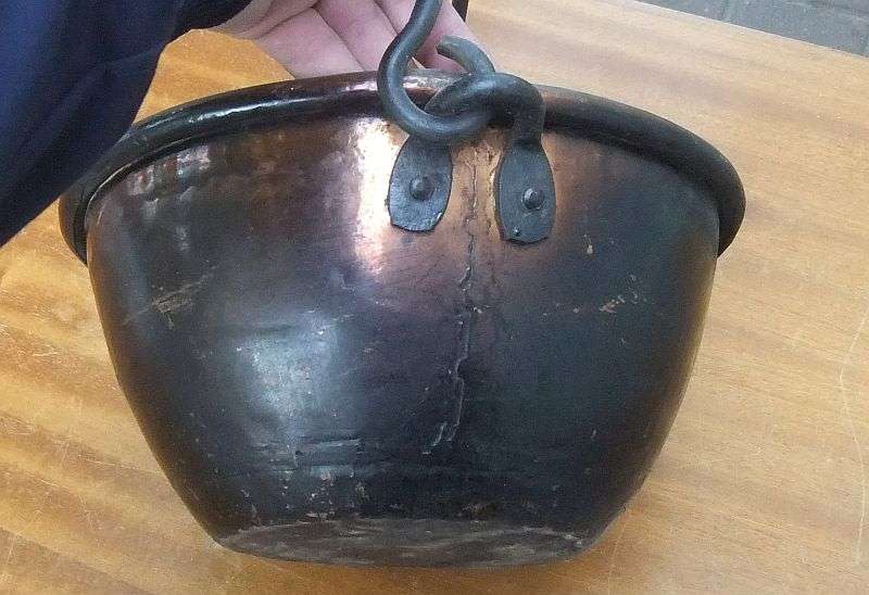 AWESOME FIND !! AN ANTIQUE COPPER POT WITH SWIVEL HANDLE ... AMAZING QUALITY ... MUST SEE !!