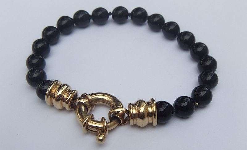 WOW !! A BEAUTIFUL VINTAGE ONYX BRACELET WITH GOLD PLATED SIGNORETTI CLASP !! QUALITY !!