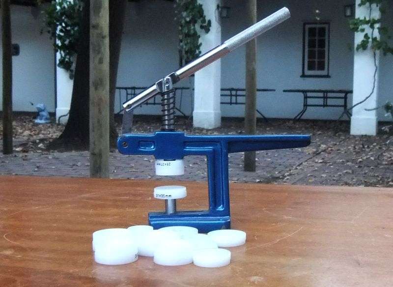 A TOOL EVERY WATCH COLLECTOR / JEWELER NEEDS...TO CLOSE THE BACKINGS OF WATCH CASES..QUALITY TOOL !!