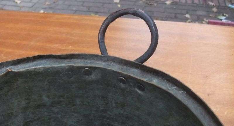 AN OLD POT WITH COPPER CONTENT - BURNT BLACK BY OPEN FIRE - FROM A FARM...KOM KYK