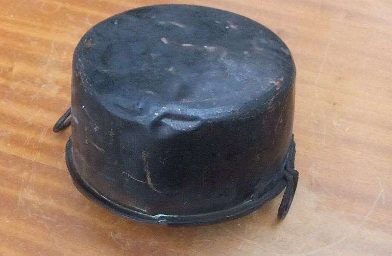 AN OLD POT WITH COPPER CONTENT - BURNT BLACK BY OPEN FIRE - FROM A FARM...KOM KYK