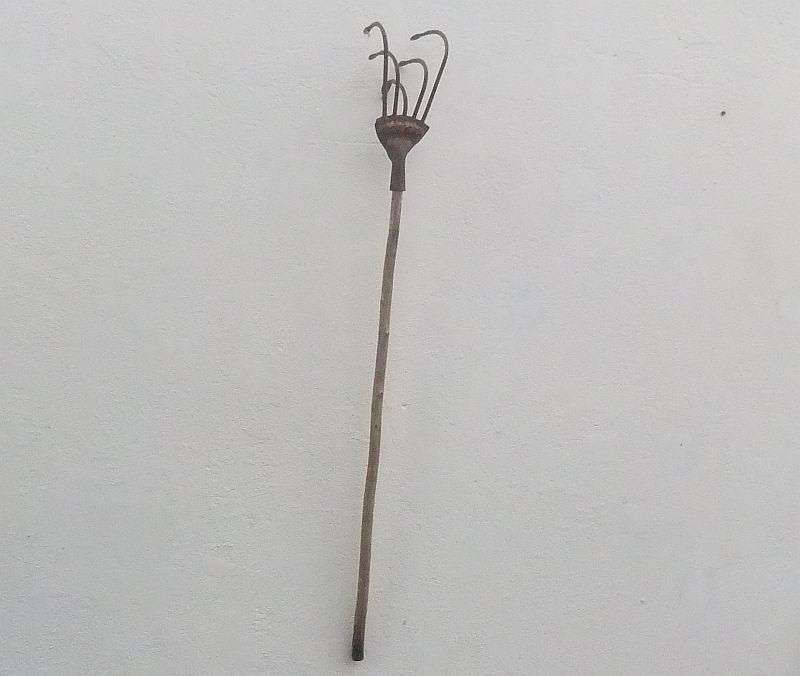 VADERLAND !! KYK HIER ...N STOK OUE HAND PLOEG VAN DIE PLAAS...NEVER SEEN BEFORE HECTIC FARMING TOOL