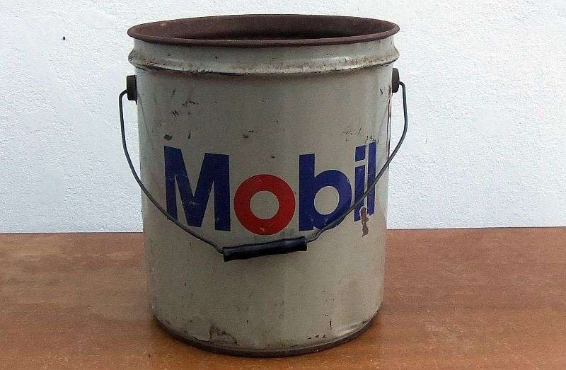 FOR THE PETROL JUNKIES !! A VINTAGE MOBIL GREASE TUB ...COOL ADVERTISING PIECE !! RARELY SEEN