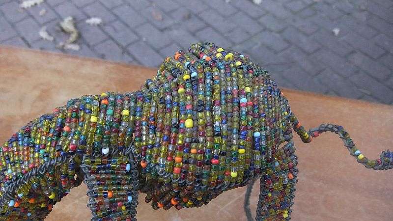 AN INTRICATELY MADE TALL VINTAGE AFRICAN BEAD WORK GIRAFFE ORNAMENT ... COOL FIND !!