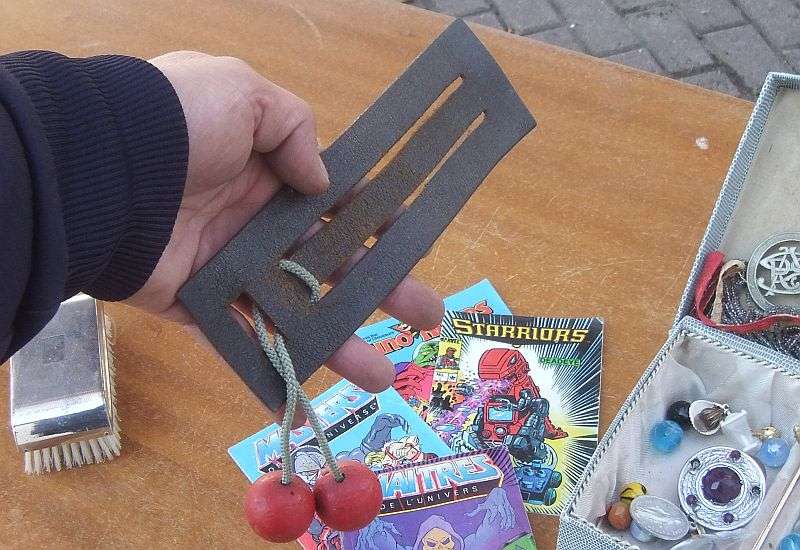 A COOL JOB LOT OF INTERESTING THINGS ...CUFFLINKS , BROOCHES , SCARF CLIPS , DAGGER , ETC ETC !!