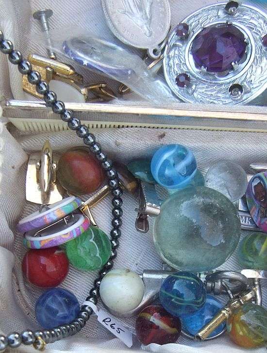 A COOL JOB LOT OF INTERESTING THINGS ...CUFFLINKS , BROOCHES , SCARF CLIPS , DAGGER , ETC ETC !!