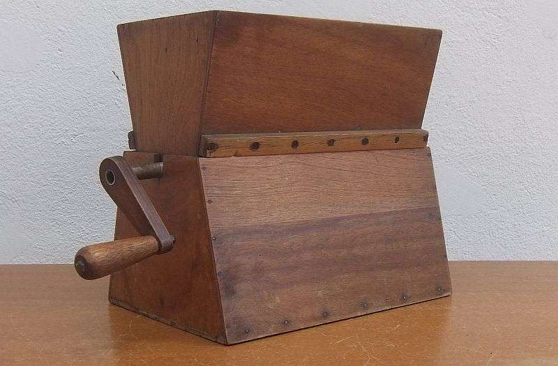 WOW ! A STUNNING OLD WOODEN FLOUR SIFT "FRESH FROM THE FARM" ... THIS ONE HAS ALLOT OF CHARACTER !!