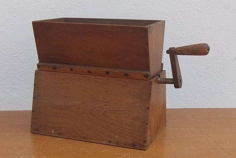 WOW ! A STUNNING OLD WOODEN FLOUR SIFT "FRESH FROM THE FARM" ... THIS ONE HAS ALLOT OF CHARACTER !!