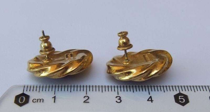 VINTAGE PAIR OF GOLD PLATED EARRINGS BY TRIFFARI - GOOD CONDITION