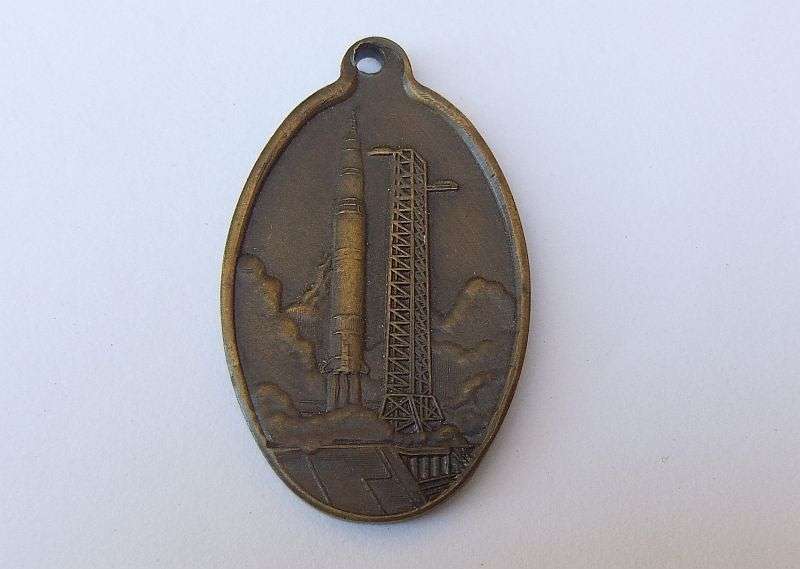 RARE IN SA - VINTAGE MOON LANDING COMMEMORATIVE MEDALLION - USA